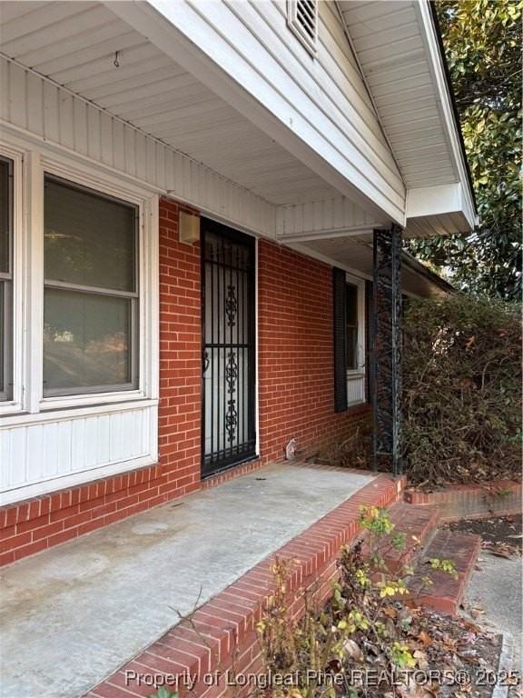 422 Lansdowne Rd - Photo 2 of 14