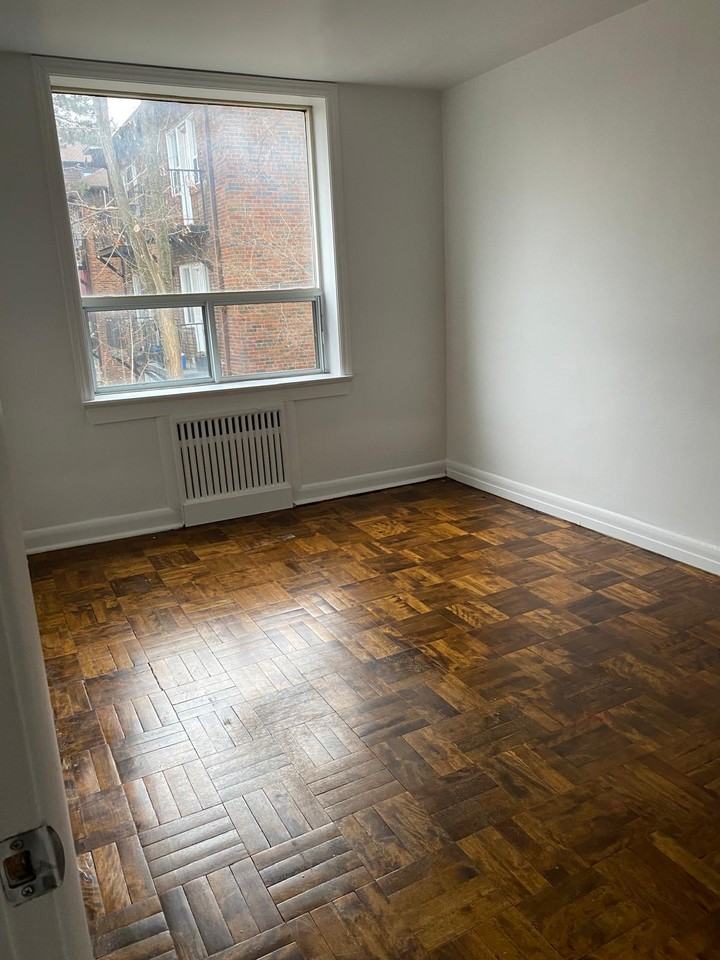 2649 Bloor Street West #306 - Photo 6 of 7