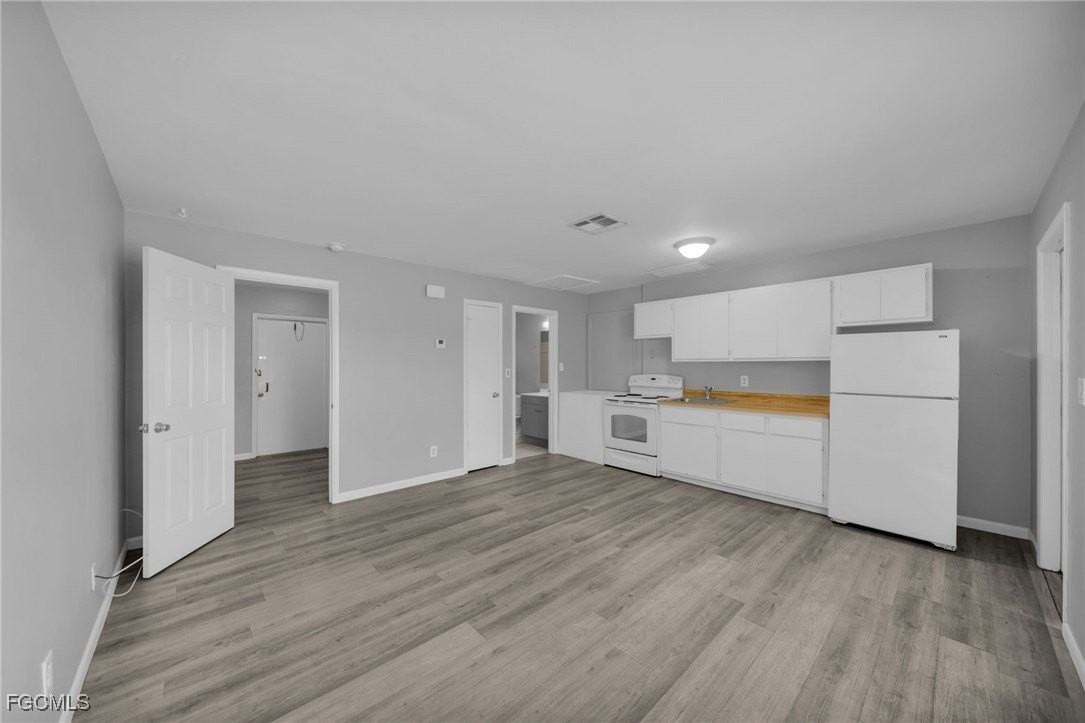 15 Se 24th Ave Apt F #F - Photo 3 of 10