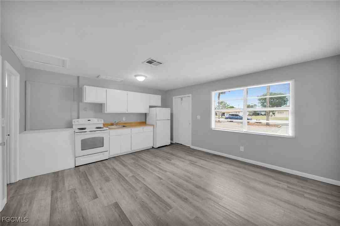 15 Se 24th Ave Apt F #F - Photo 4 of 10