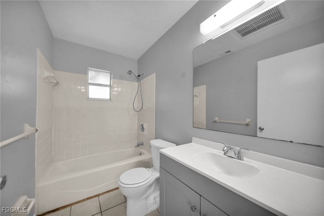 15 Se 24th Ave Apt F #F - Photo 7 of 10