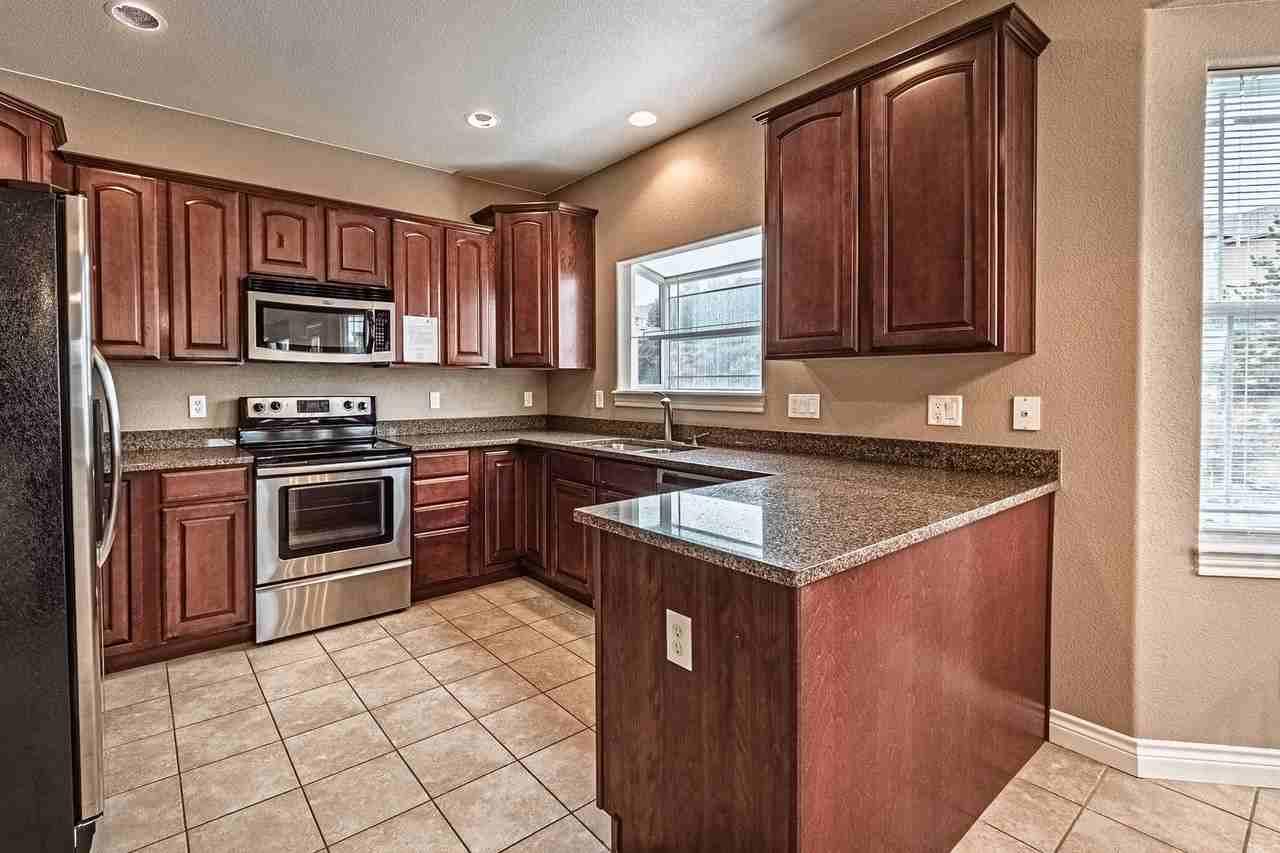 4670 Farmingdale Dr - Photo 4 of 50