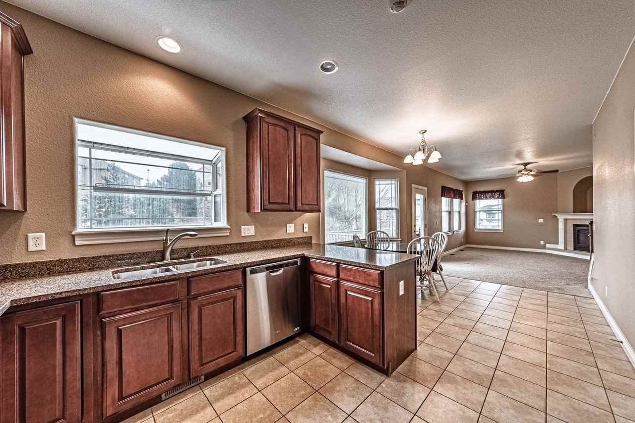 4670 Farmingdale Dr - Photo 5 of 50