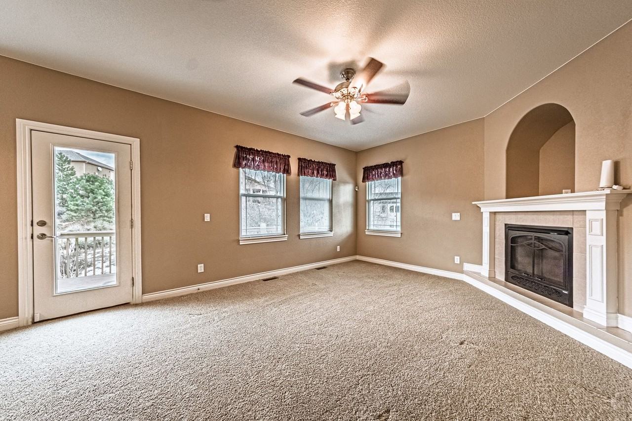 4670 Farmingdale Dr - Photo 7 of 50