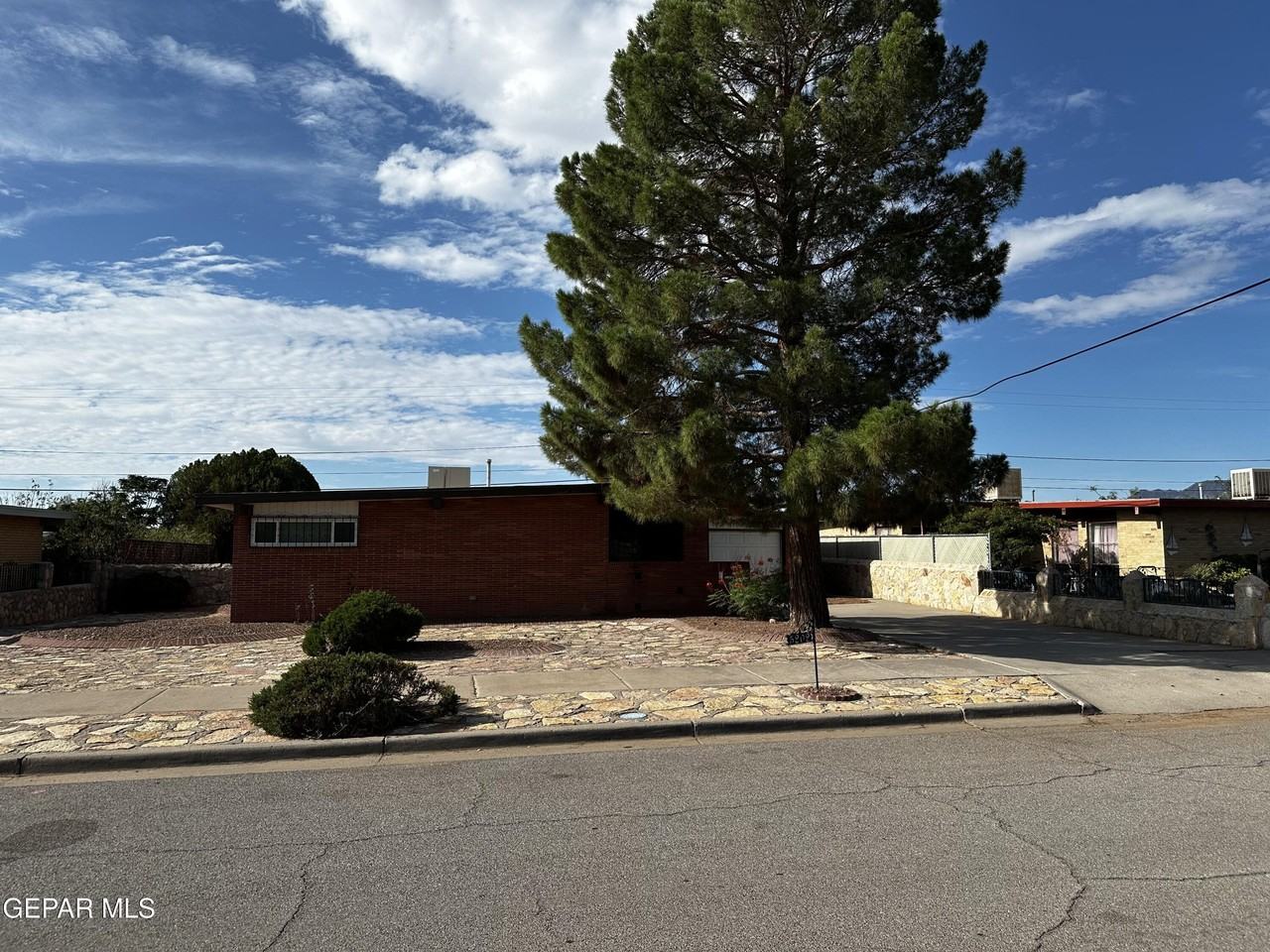 5202 Cornell Avenue - Photo 3 of 11