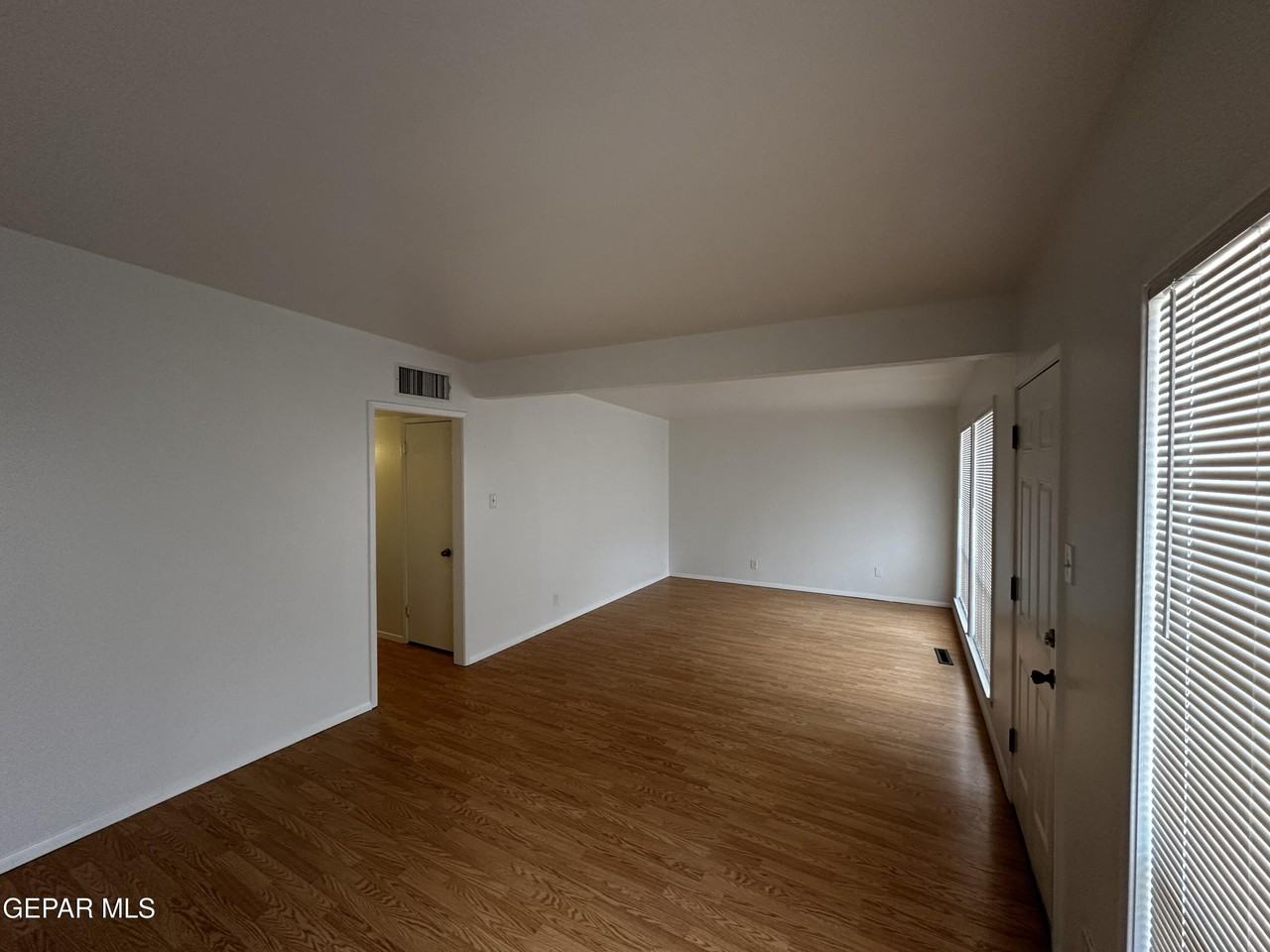 5202 Cornell Avenue - Photo 4 of 11