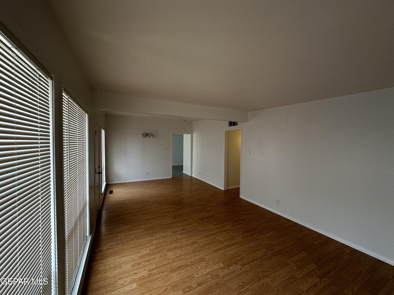 5202 Cornell Avenue - Photo 5 of 11