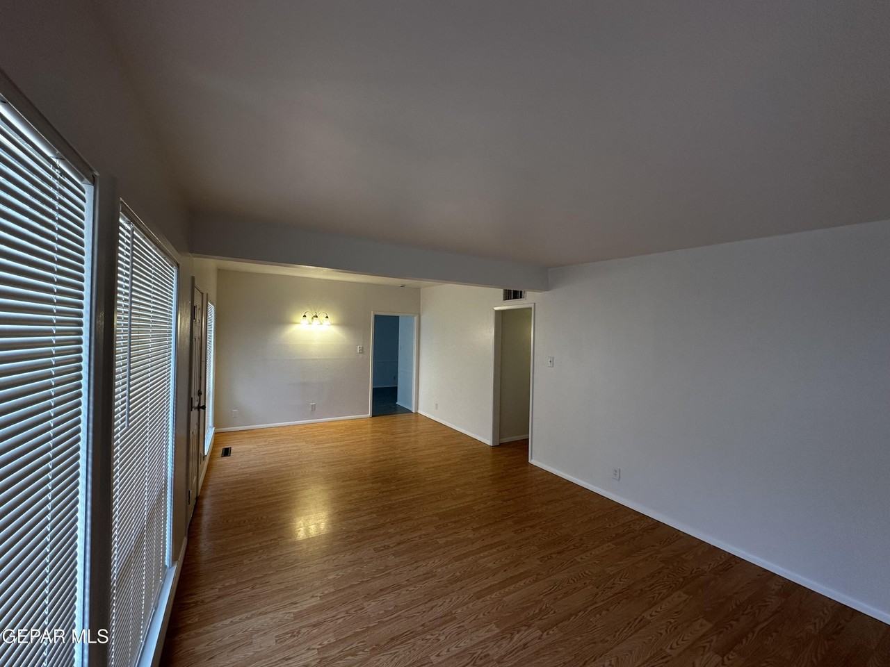 5202 Cornell Avenue - Photo 6 of 11