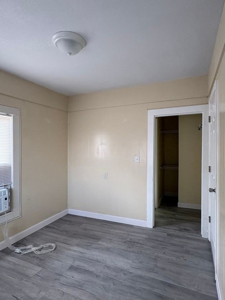 8504 N 12th St - Photo 5 of 14