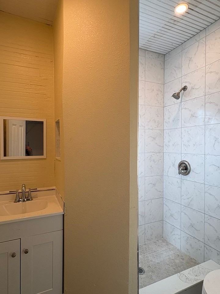 8504 N 12th St - Photo 6 of 14