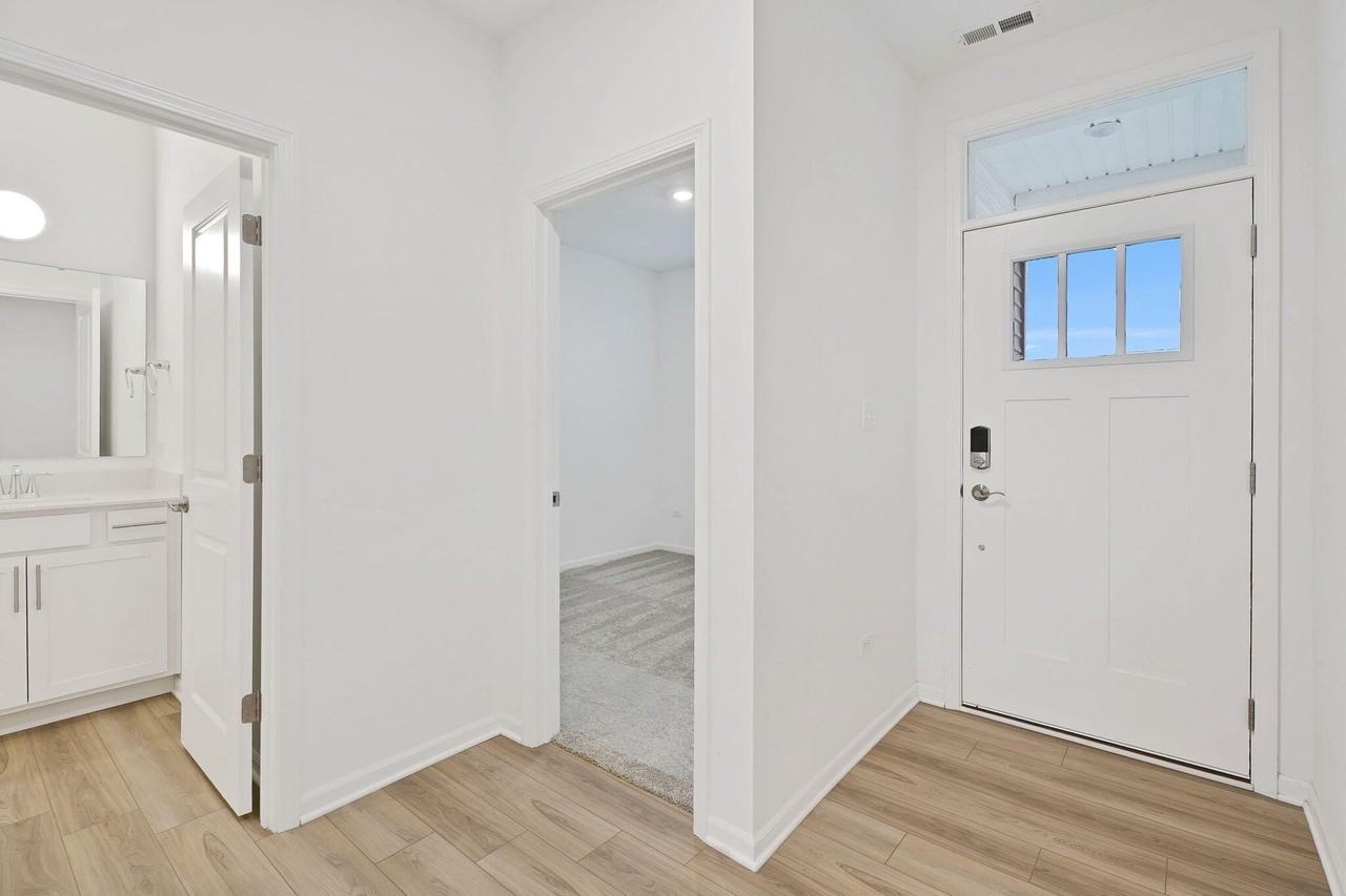 12541 Virginia St - Photo 2 of 24