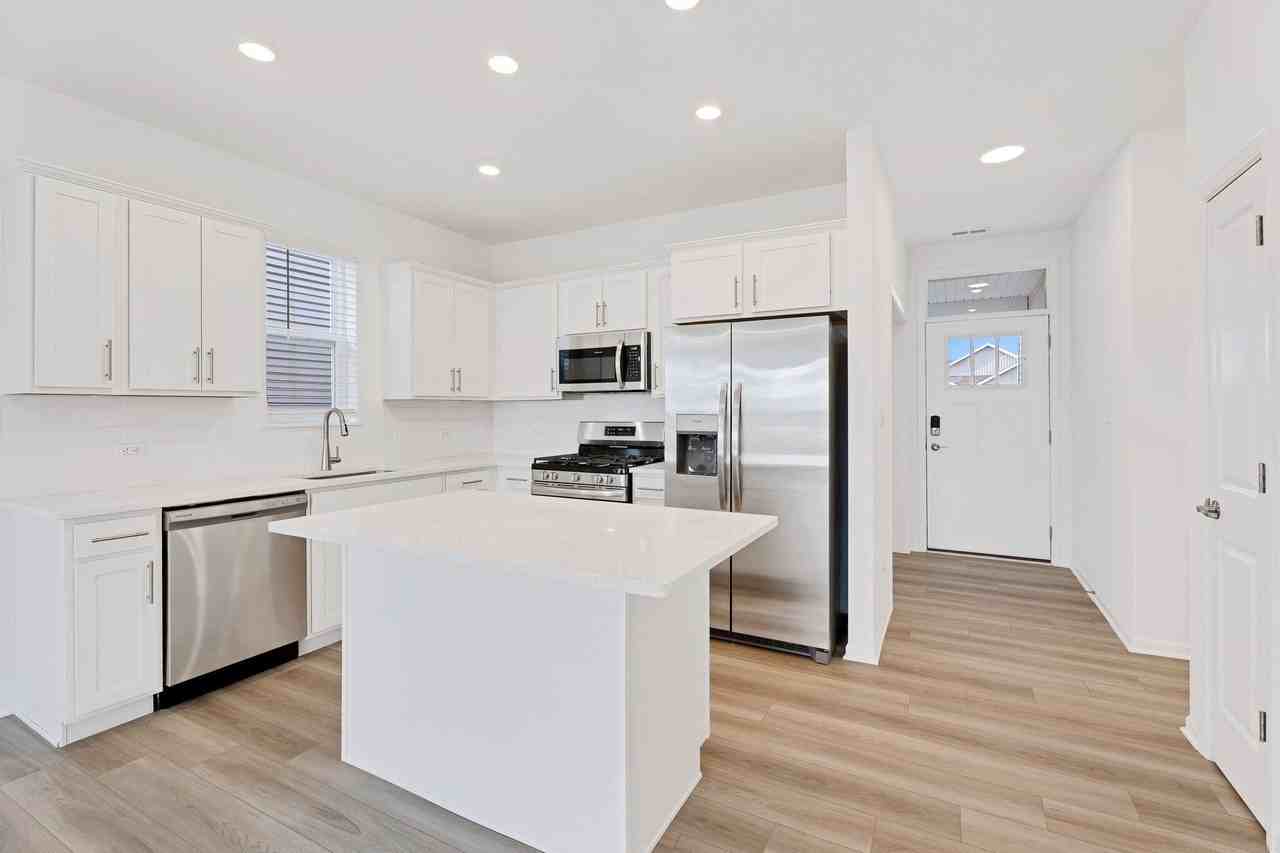 511 East 127th Place - Photo 4 of 22