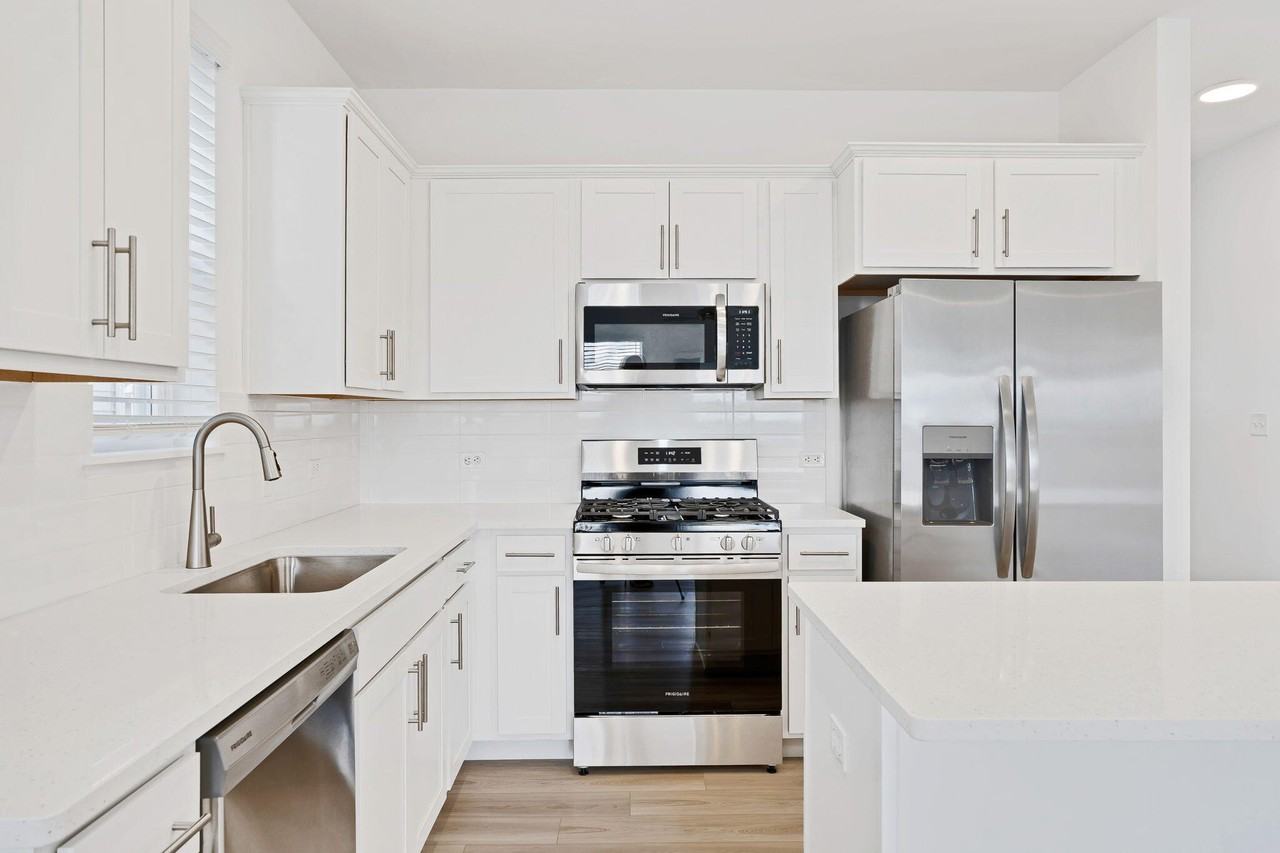 511 East 127th Place - Photo 7 of 22