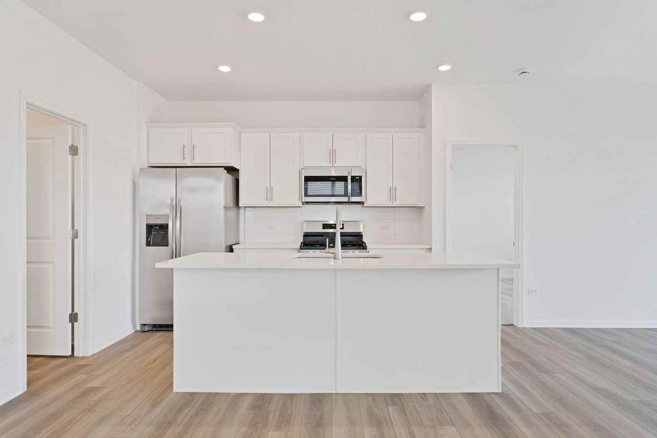 481 East 127th Place - Photo 5 of 29