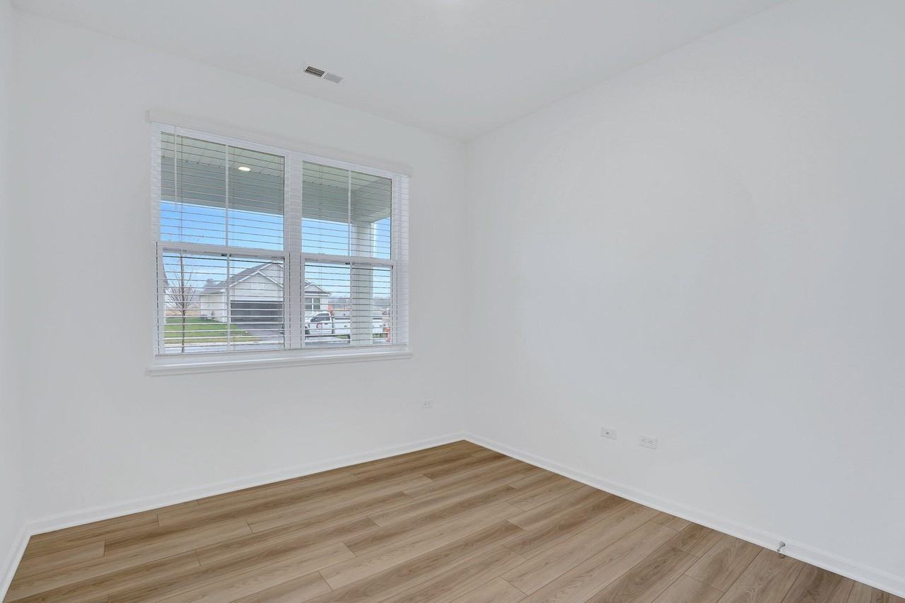 521 E 127th Pl - Photo 3 of 37