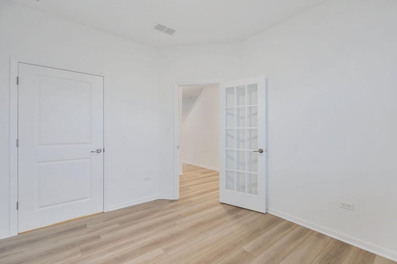 521 E 127th Pl - Photo 4 of 37