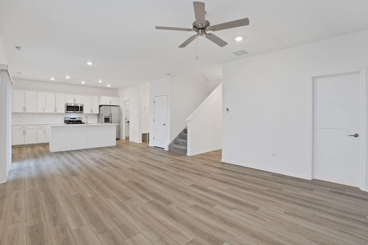 521 E 127th Pl - Photo 7 of 37
