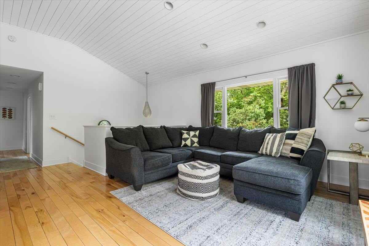 207 Westwood Dr - Photo 4 of 27