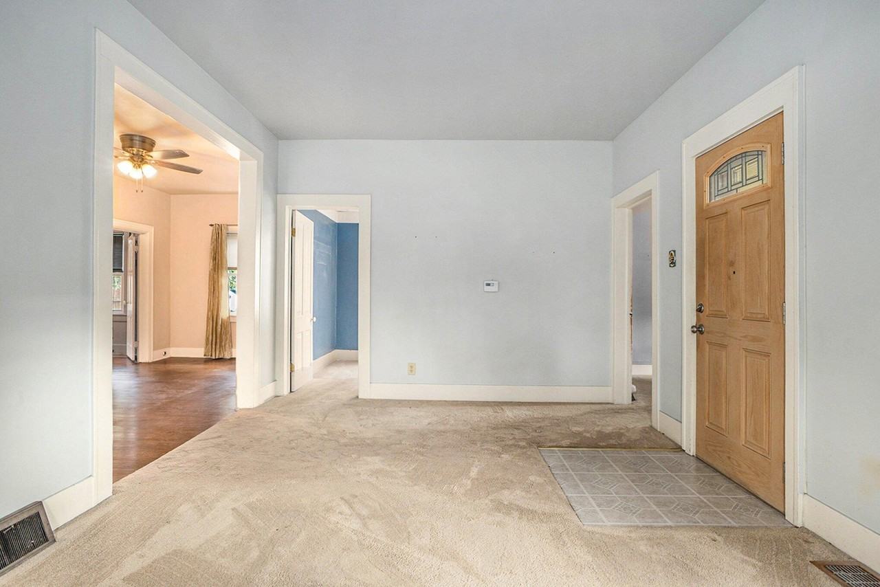 112 East Warren Street - Photo 4 of 12