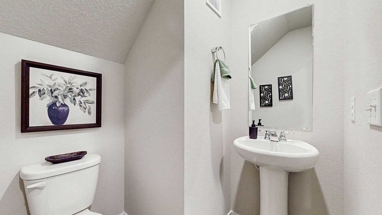 600 West 39th Place - Photo 7 of 17