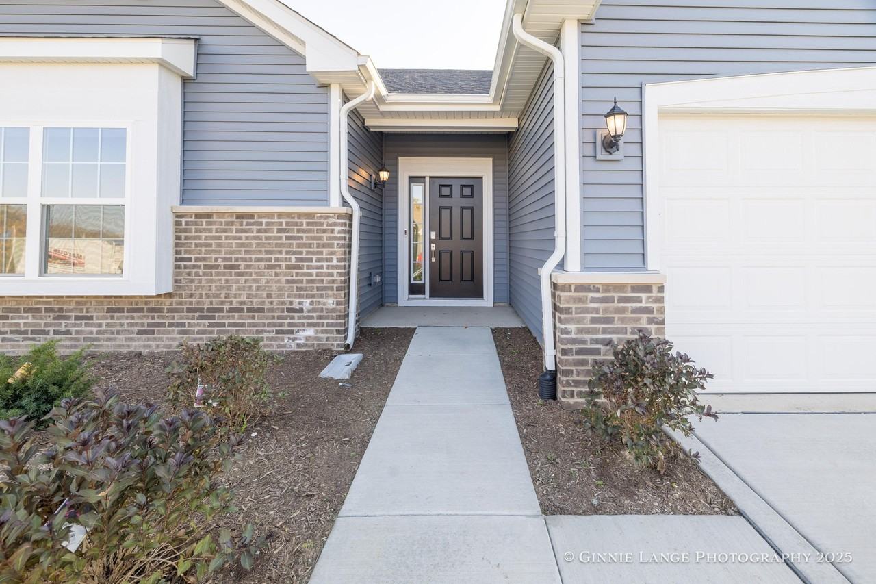 5913 E 109th Pl - Photo 2 of 34