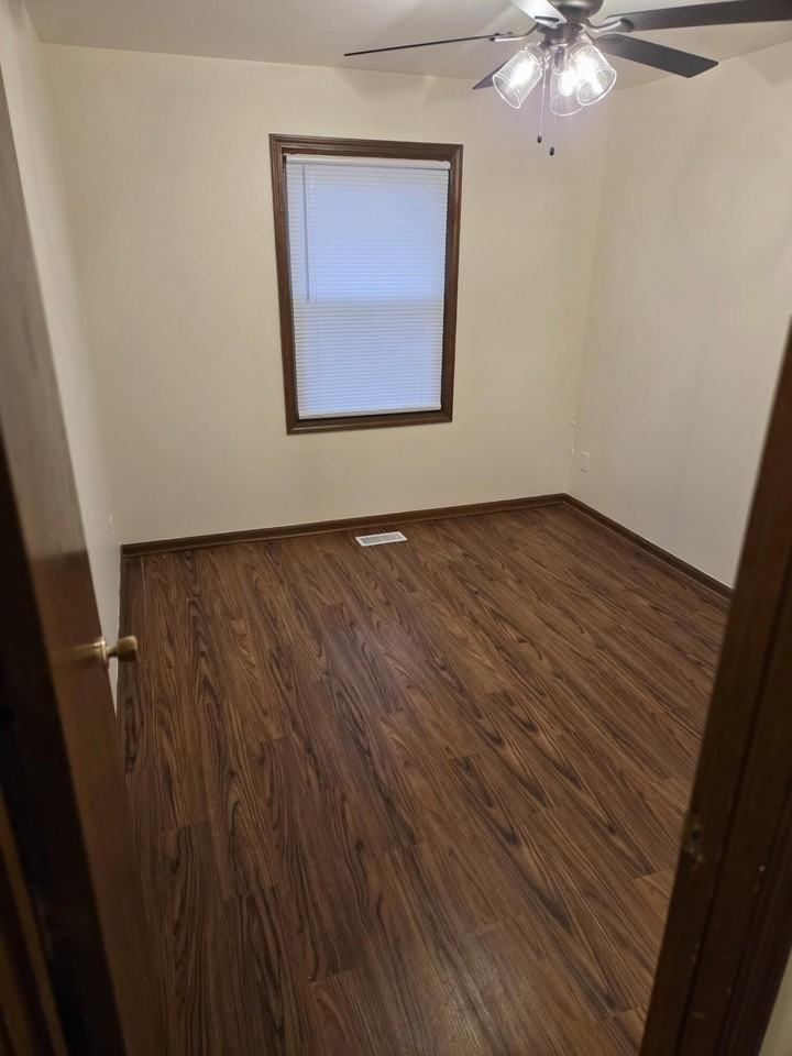 812 W Daumer Rd Apt C3 #C3 - Photo 7 of 16