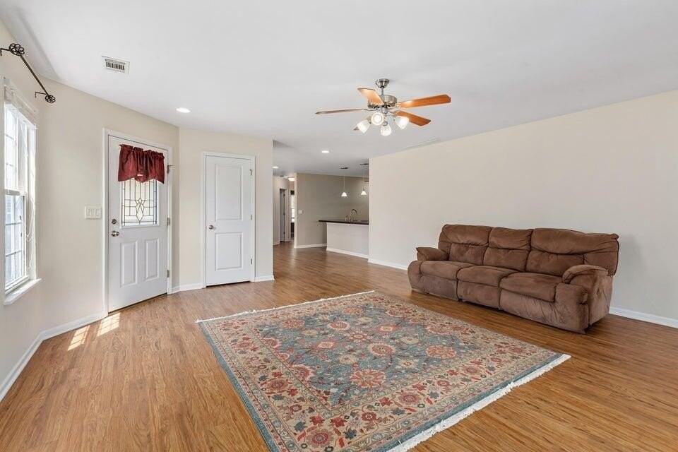 10557 Maine Dr - Photo 2 of 15