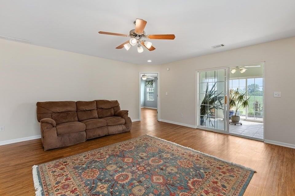 10557 Maine Dr - Photo 3 of 15