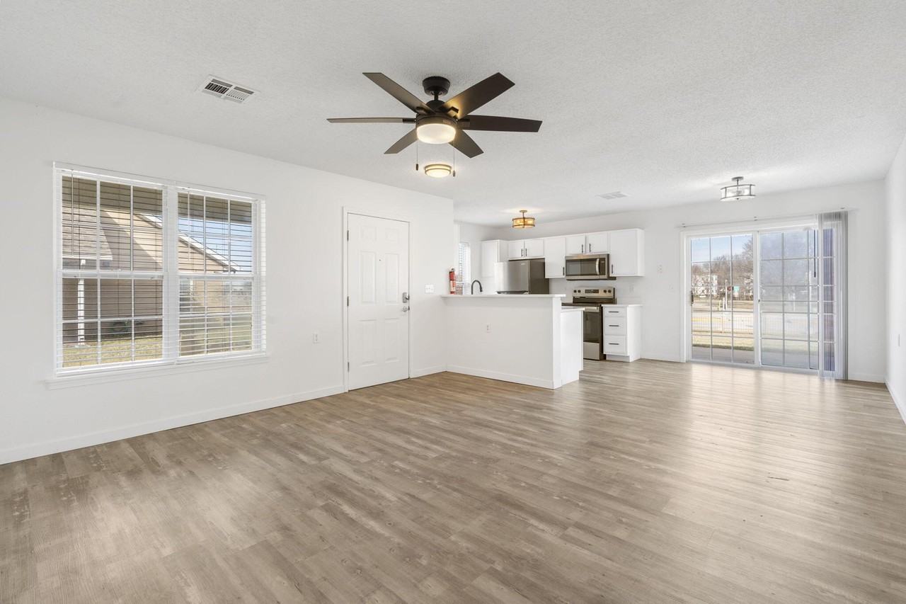 640 East Sunset Street - Photo 4 of 25