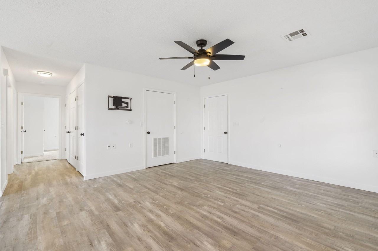 640 East Sunset Street - Photo 7 of 25