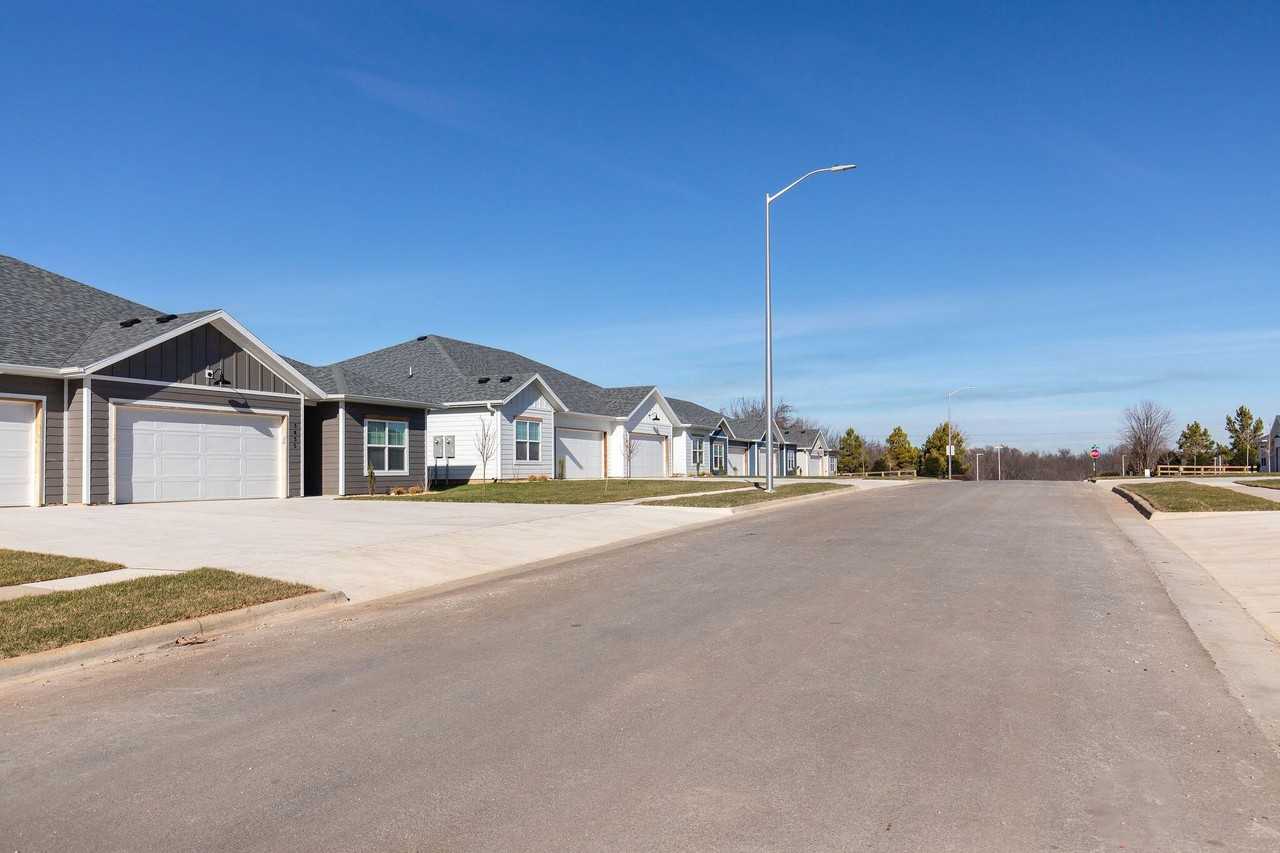 3866 S York Ave - Photo 6 of 28