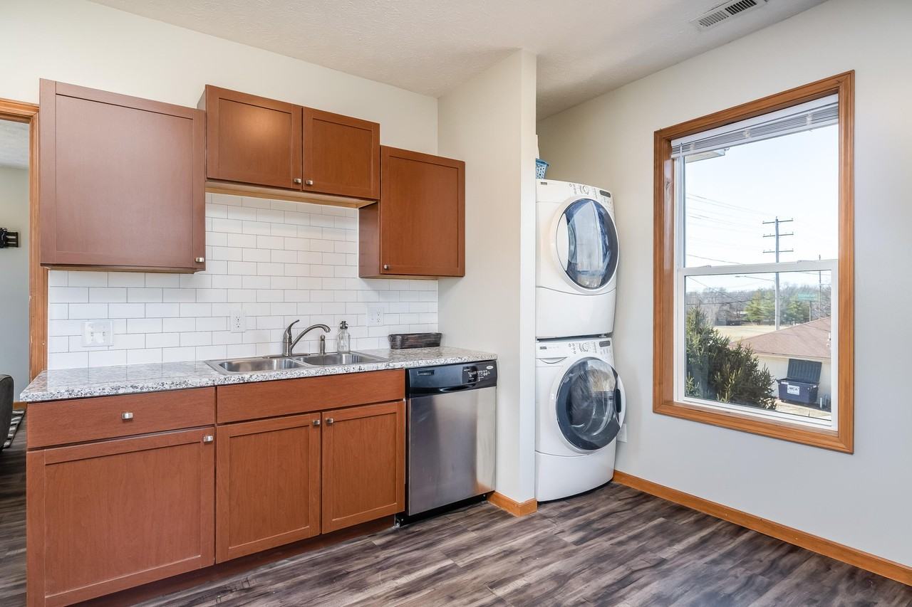 433 W Grand St Apt C #C - Photo 4 of 18