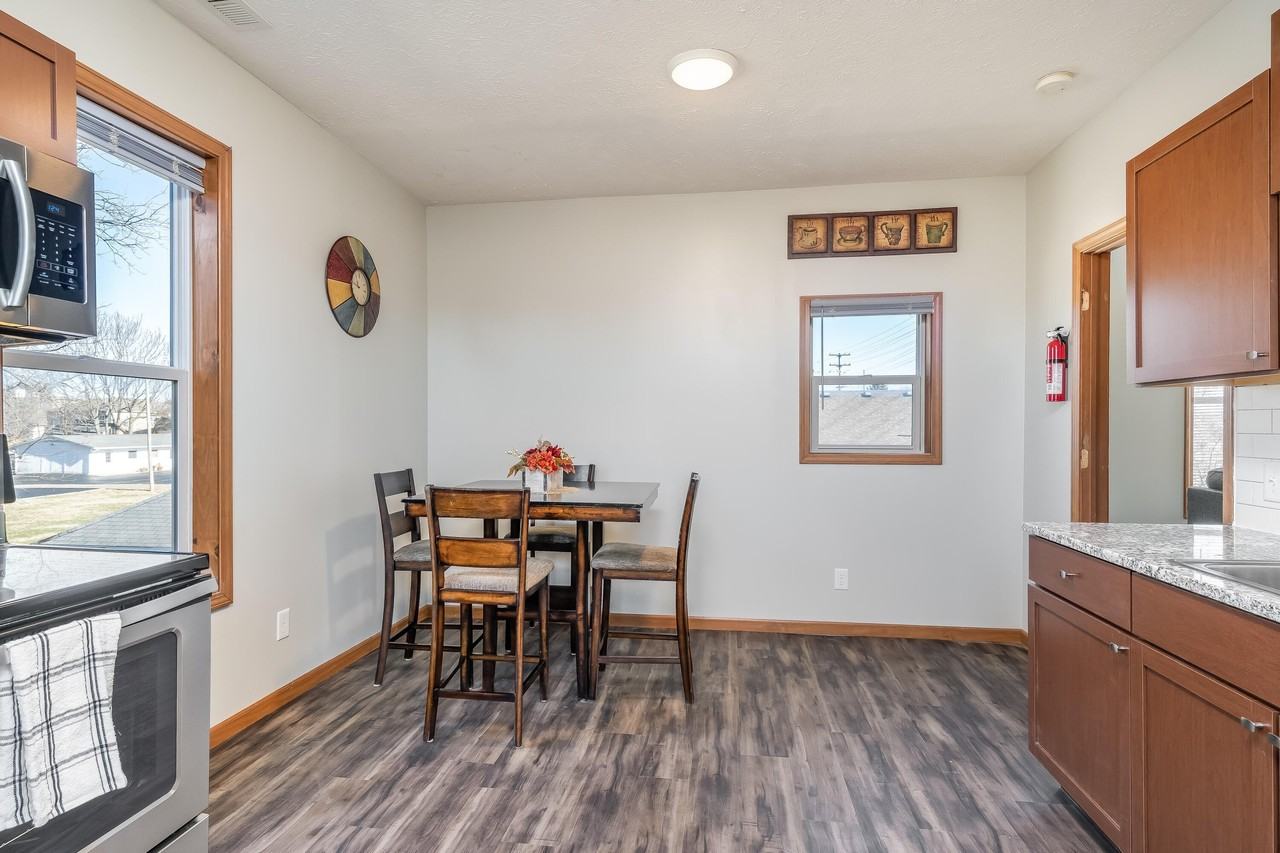 433 W Grand St Apt C #C - Photo 5 of 18