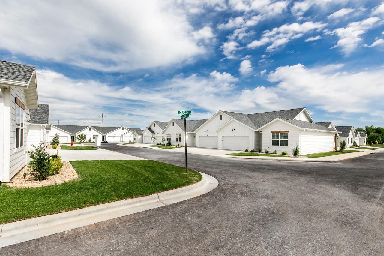 5553 N Graze St - Photo 5 of 37