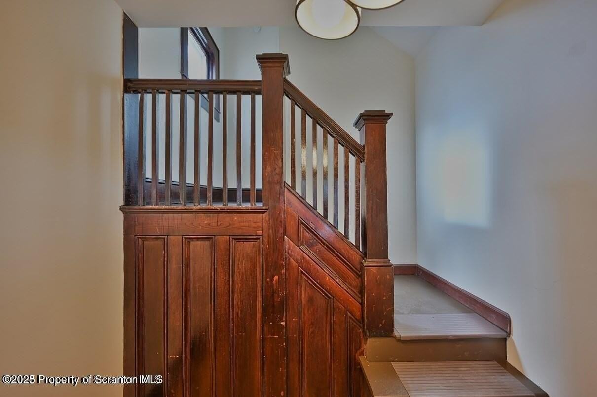 1025 Ridge Ave - Photo 6 of 49