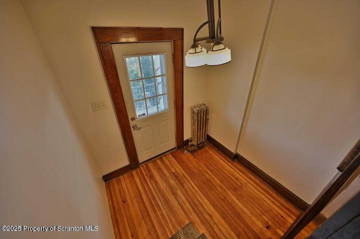 1025 Ridge Ave - Photo 7 of 49