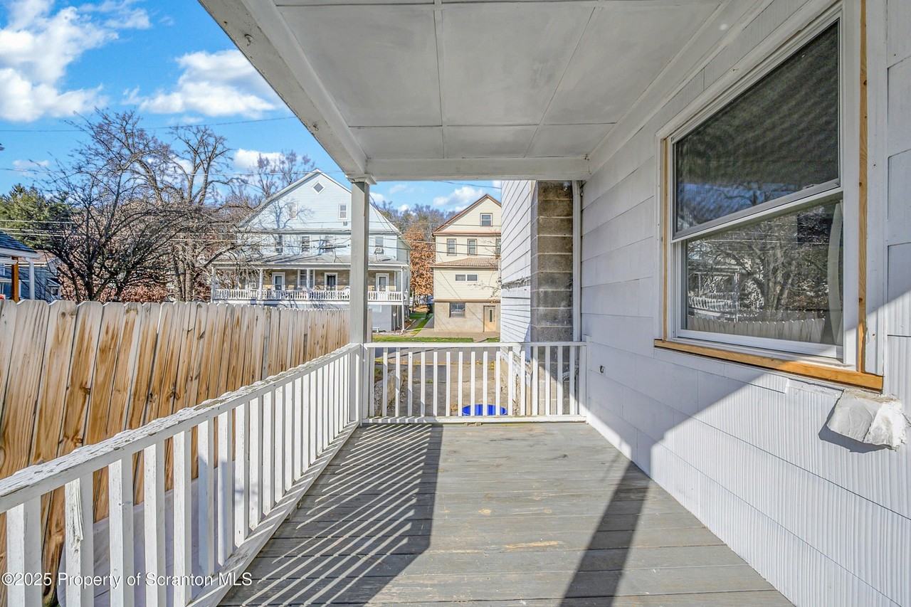 53 Sobieski St Unit Top - Photo 3 of 9