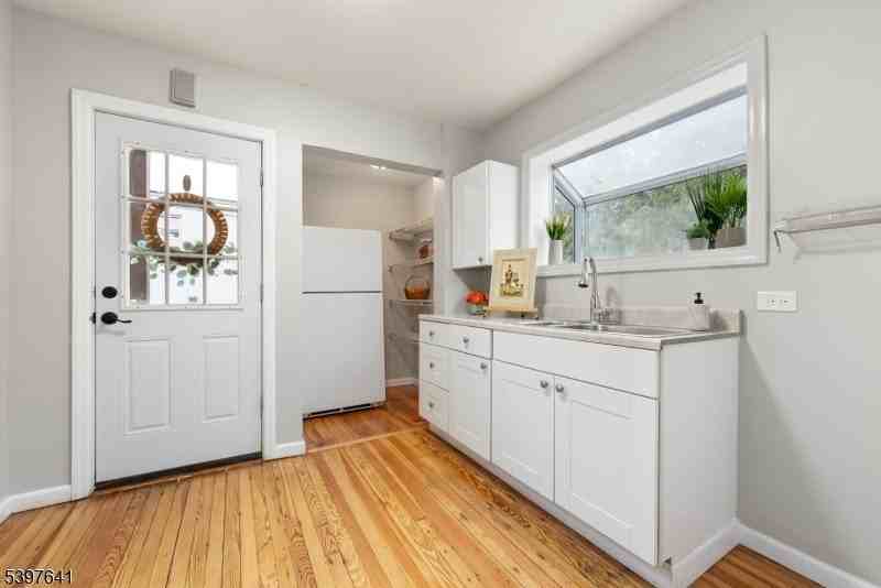 482 Springfield Ave #1 - Photo 4 of 25