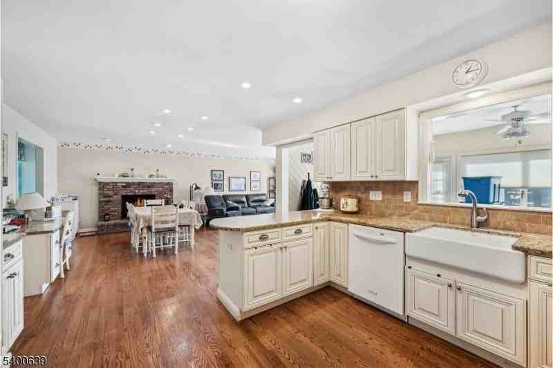 35 Salters Farm Rd - Photo 3 of 16