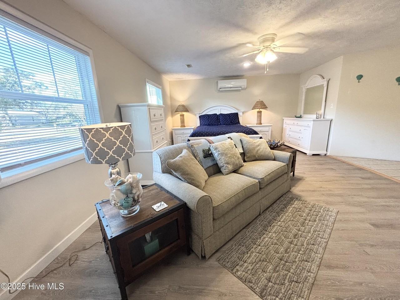 404 Norton Street - Photo 4 of 16