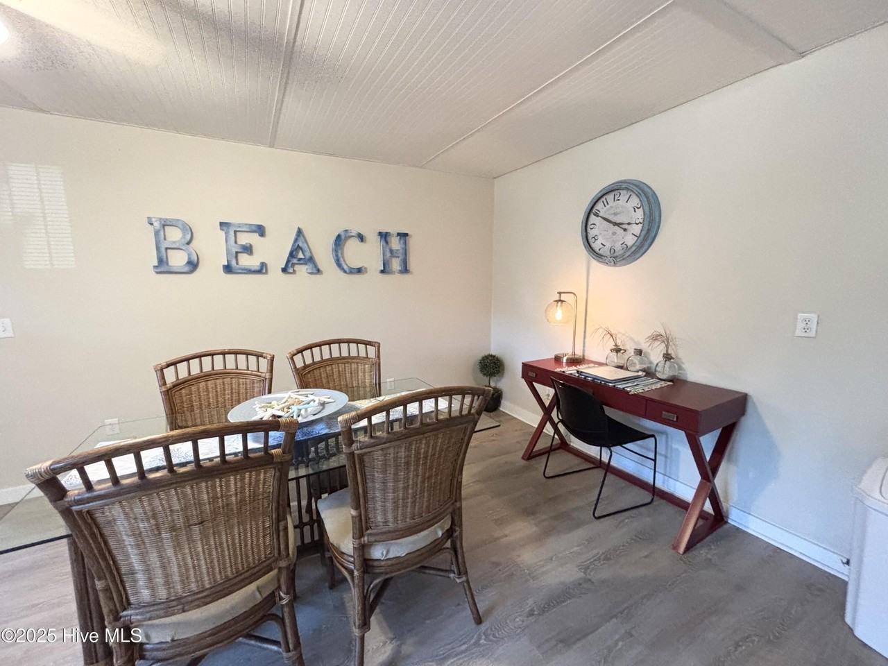 404 Norton Street - Photo 6 of 16