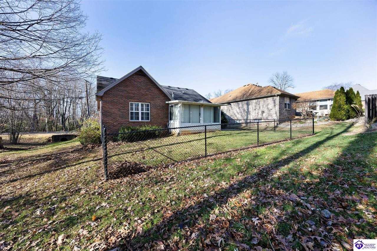 1125 Oak St - Photo 4 of 33