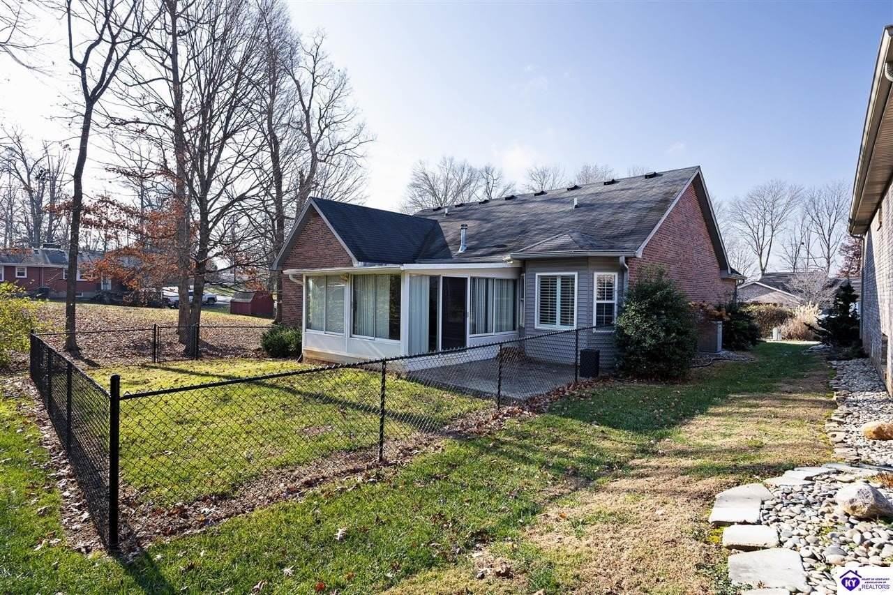 1125 Oak St - Photo 5 of 33