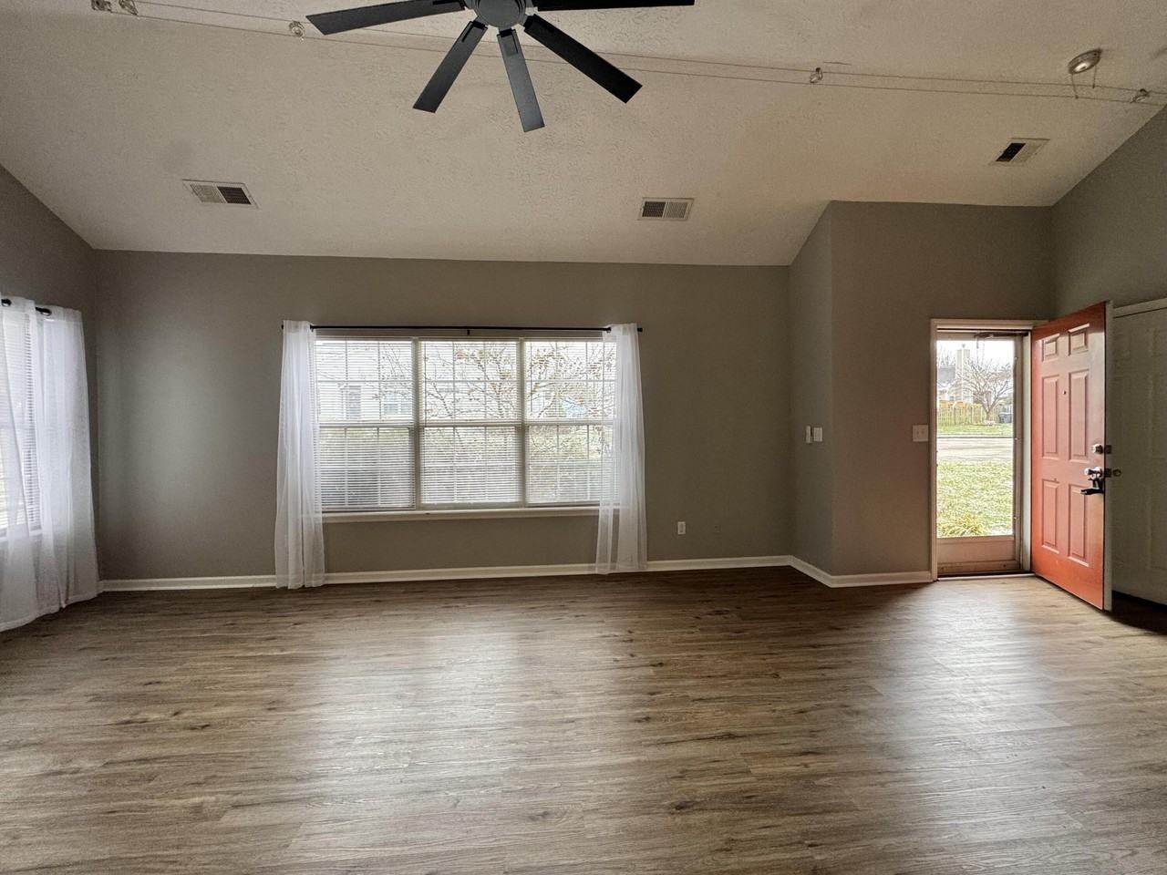 4228 Hampton Rdg - Photo 2 of 18