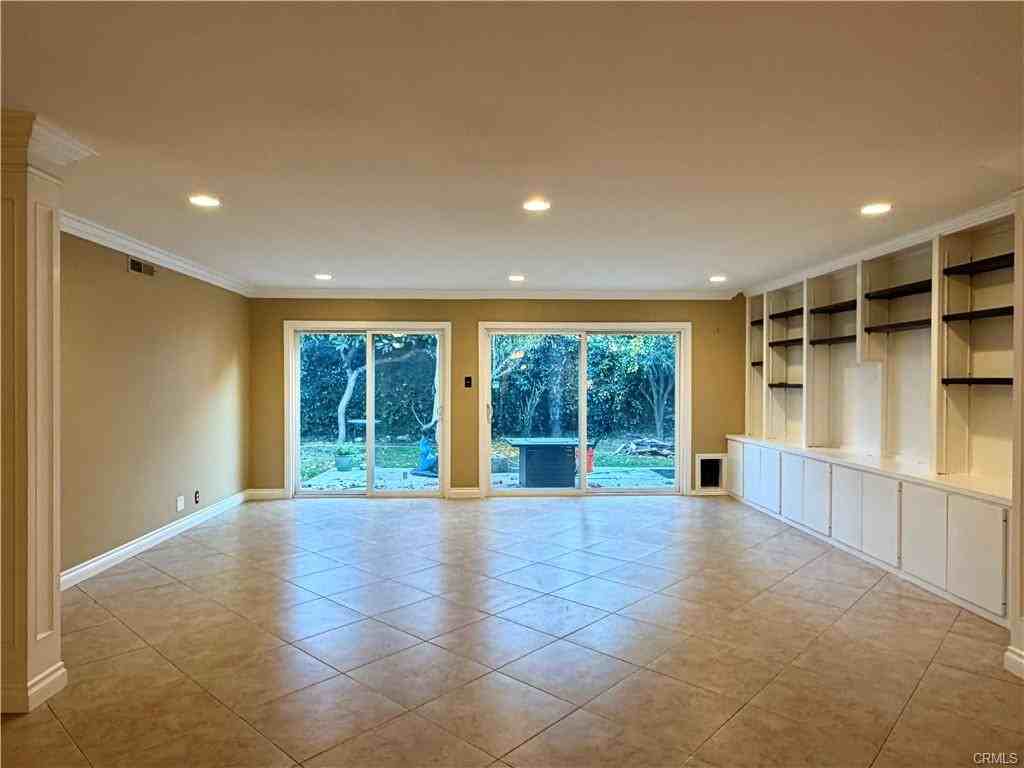 4848 Ironwood Avenue - Photo 4 of 5