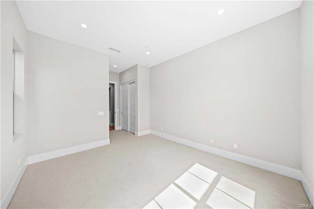 130 Mossvine - Photo 2 of 8