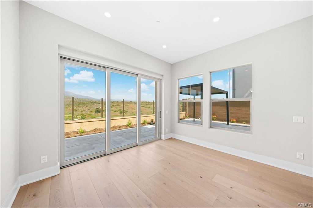 130 Mossvine - Photo 3 of 8