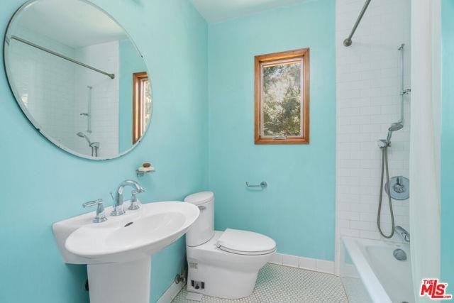 3705 Fredonia Dr - Photo 3 of 8