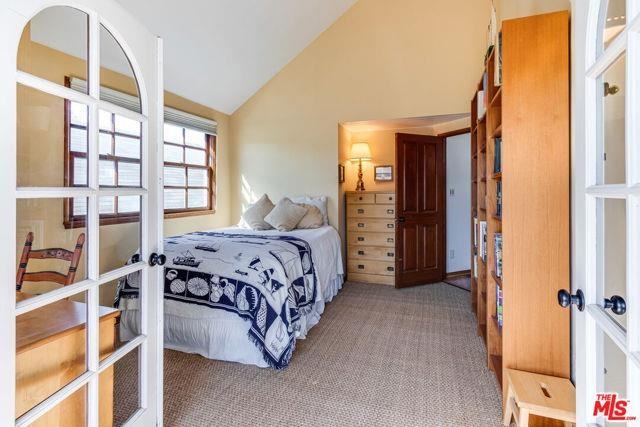 145 Hart Ave - Photo 2 of 8
