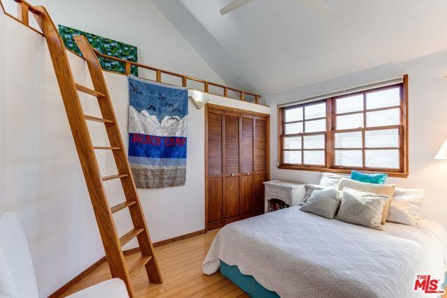 145 Hart Ave - Photo 3 of 8